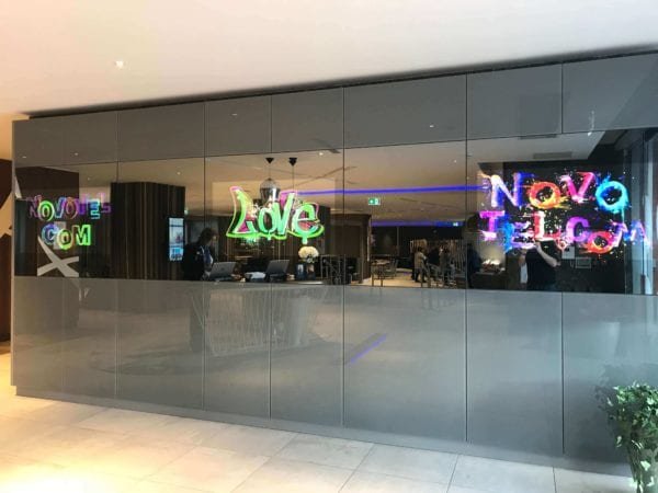 Mirror Video Wall - Novotel
